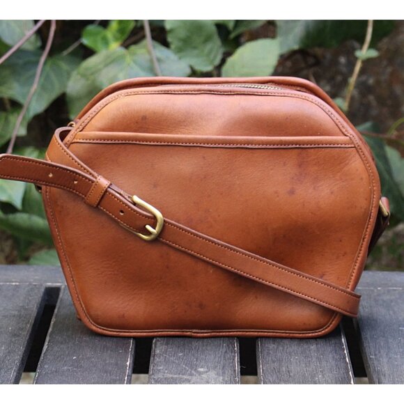 Coach Vintage - Flaw -Cooper Zip Crossbody Bag 9922 - Hexagon Shape -British Tan - Picture 1 of 12